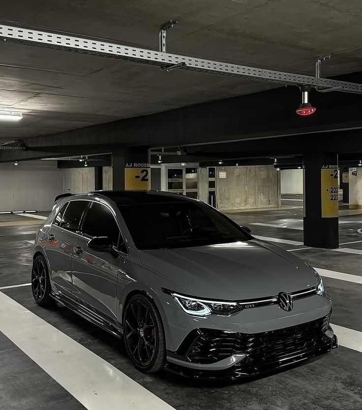 Grilë e Përparme me LED për VW Golf 8